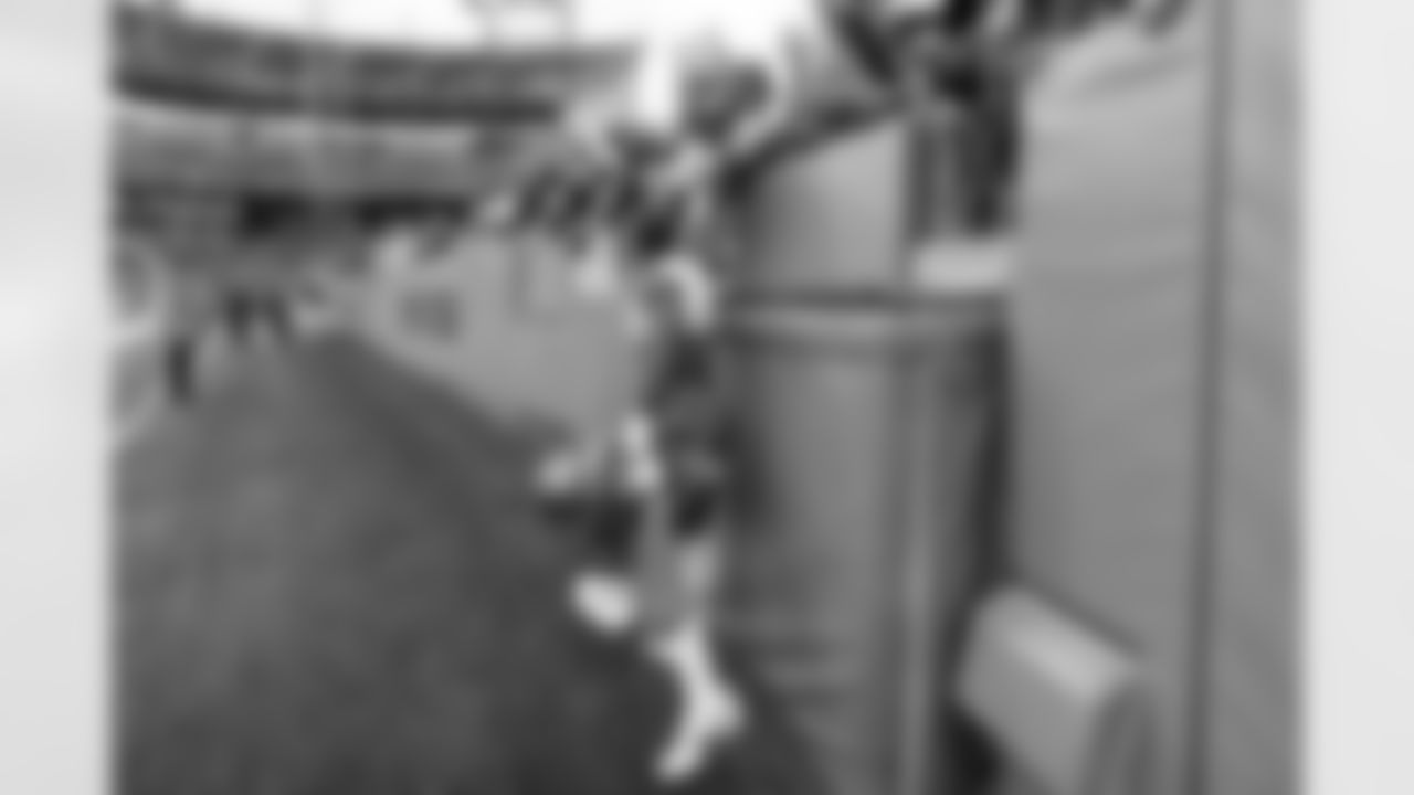 Check out the best shots from the Chargers Week 9 matchup against the Titans!