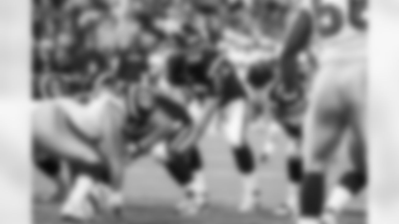 The San Diego Chargers play the San Francisco 49ers on Thursday, September 2, 2004 at San Francisco Stadium at Candlestick Point in San Francisco, California. 
[FINAL SCORE: SD 31 - SF 15]