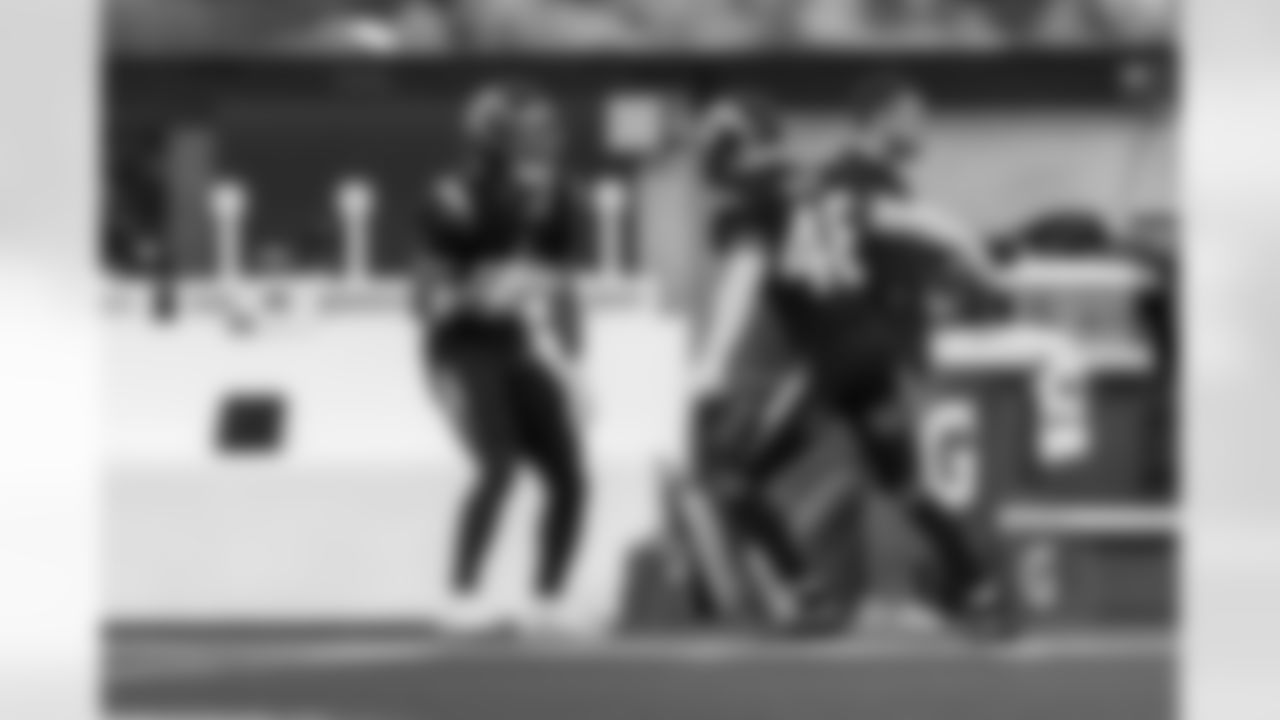 Check out the best shots from the Chargers Week 17 matchup against the Texans!