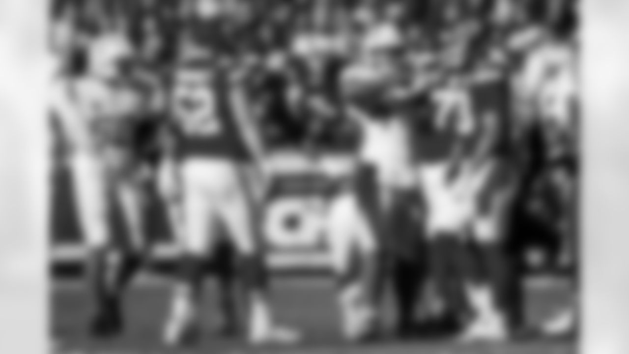 Check out the best shots from the Chargers Week 15 matchup against the Chiefs!