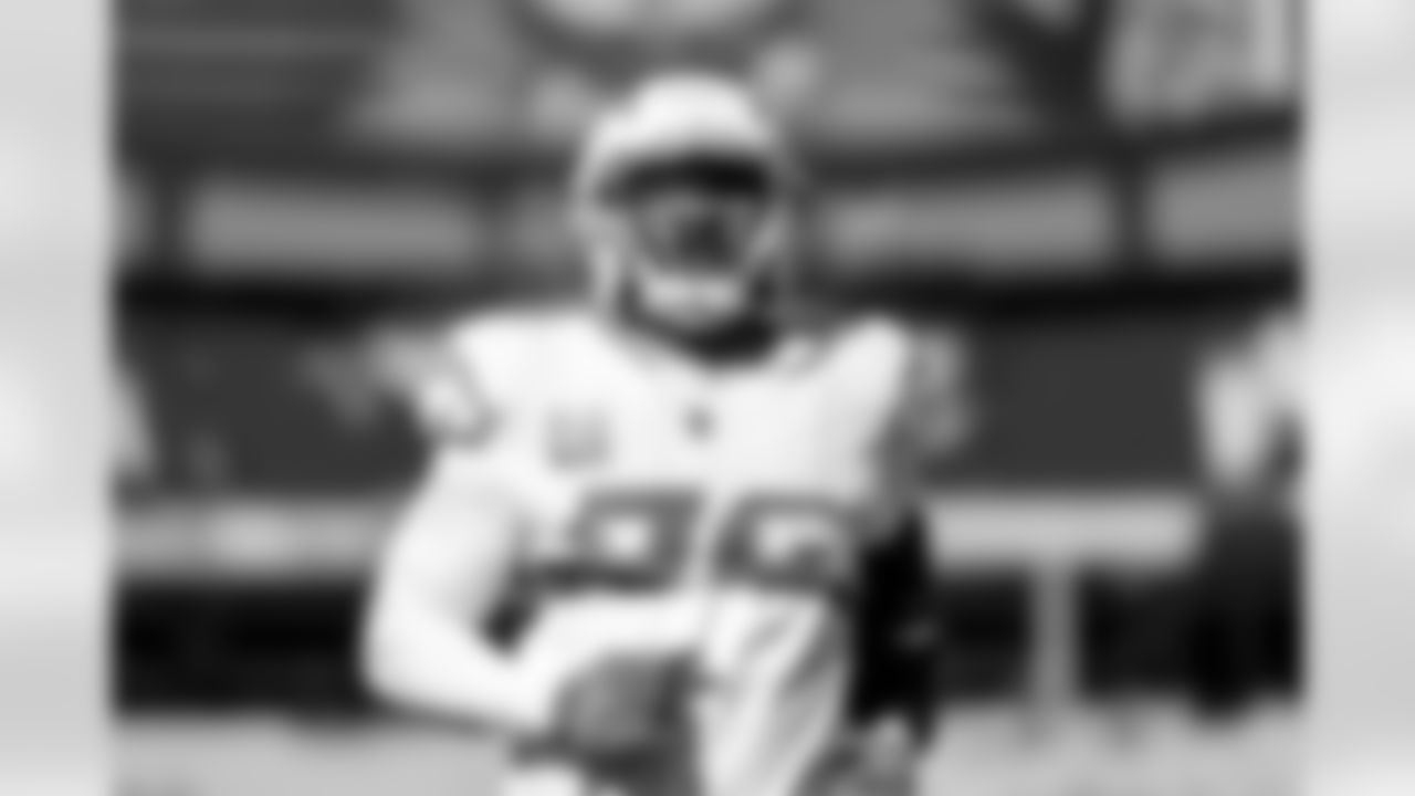 OLB Khalil Mack (52)