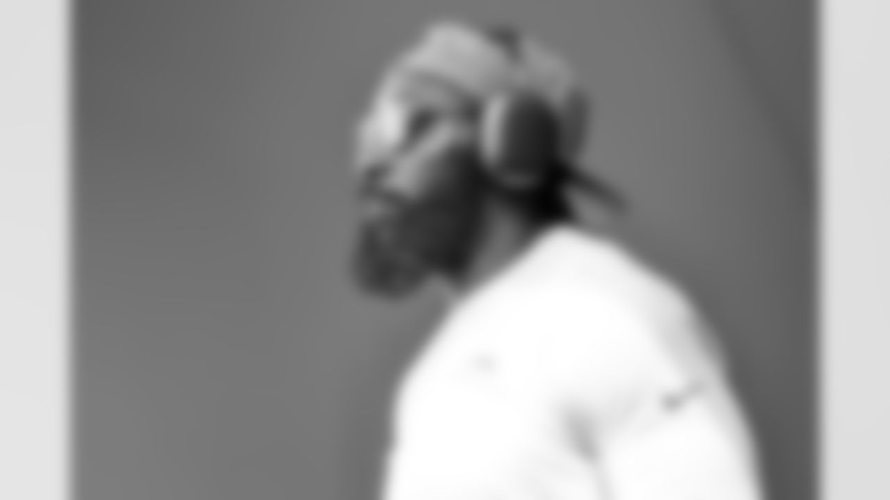 Linebackers Coach Navorro Bowman