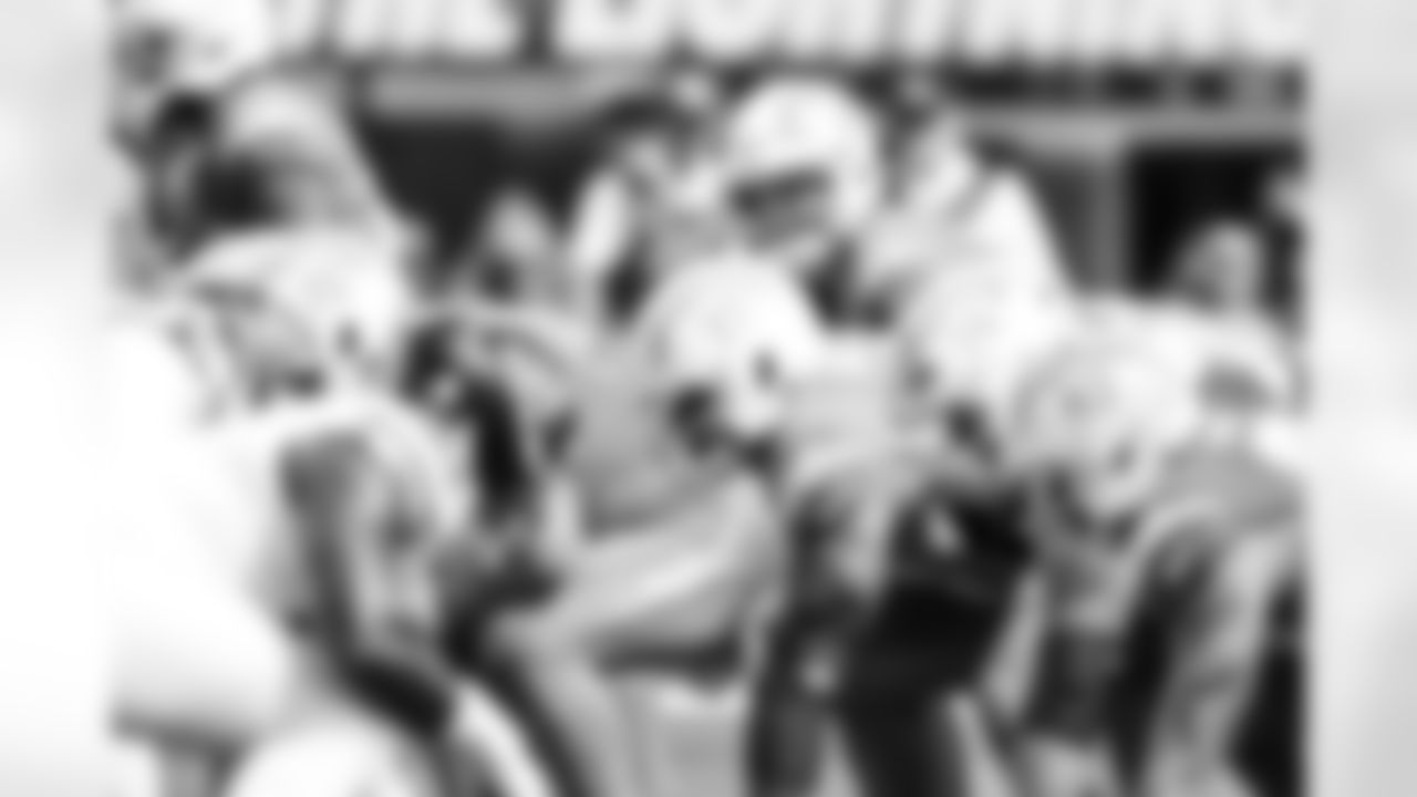 QB Justin Herbert (10)