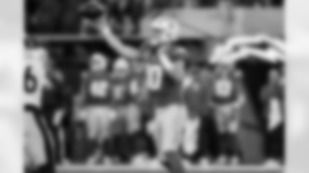 QB Justin Herbert (10)