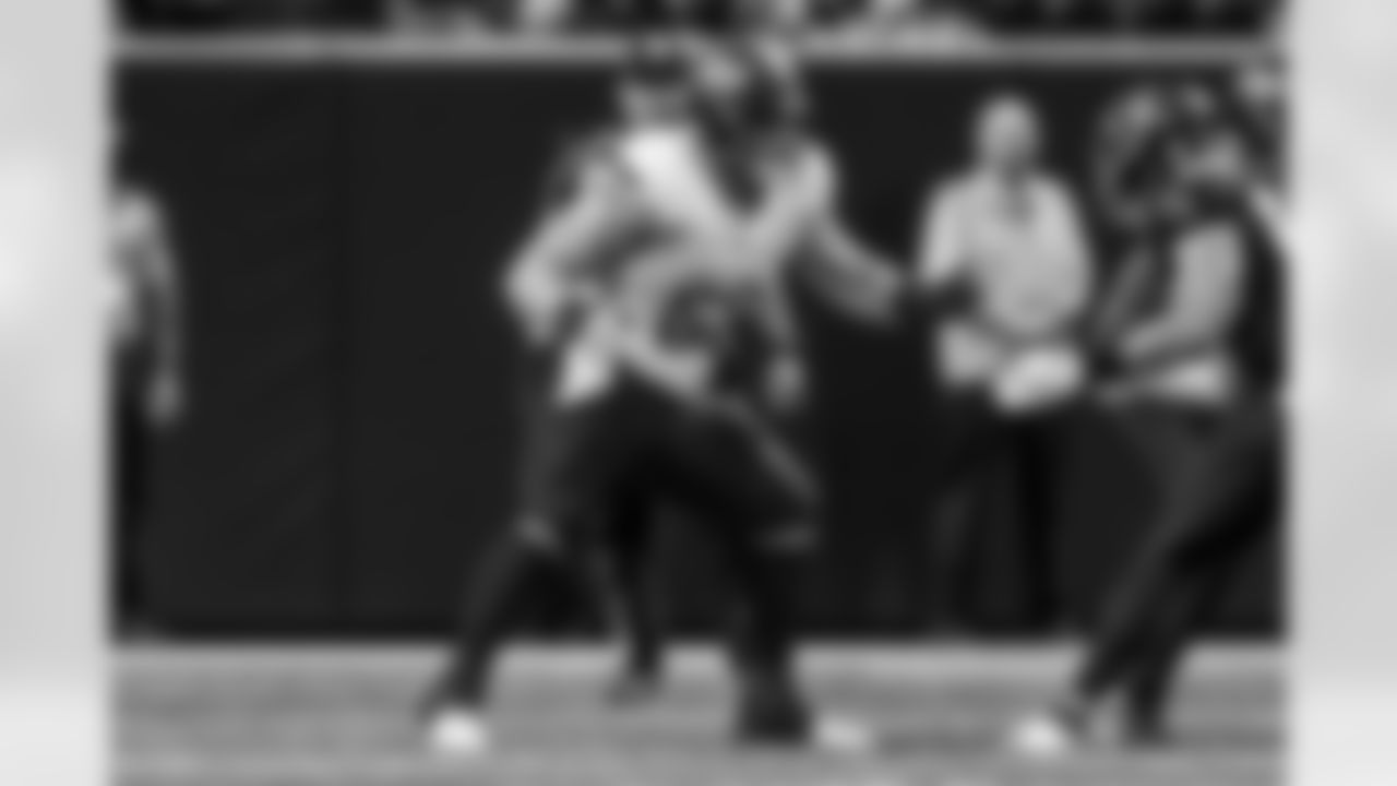 The Los Angeles Chargers signed center Tyler Biadasz.