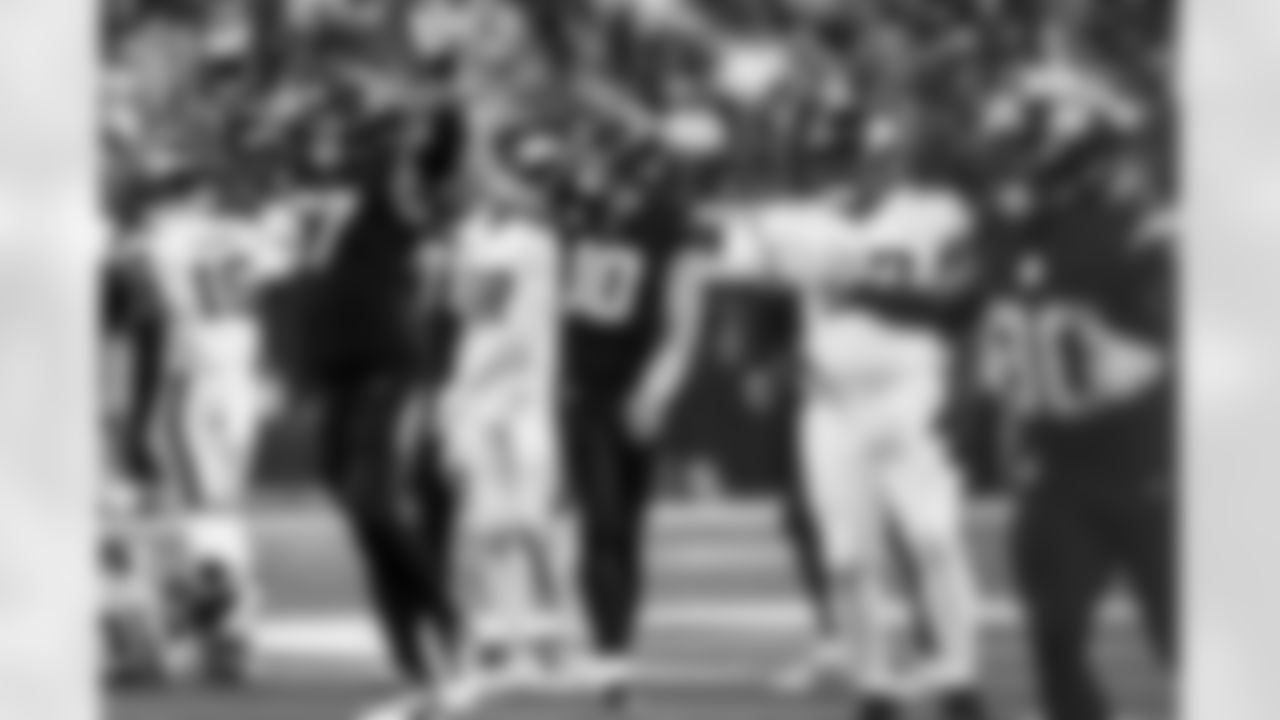 QB Justin Herbert (10)