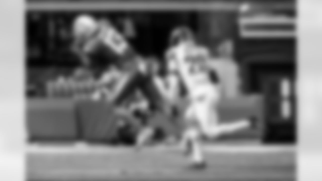 Check out the best shots from the Chargers Week 5 matchup against the Commanders!