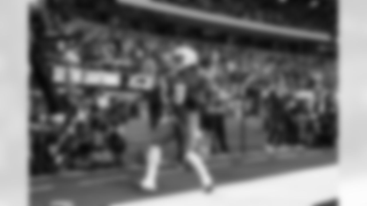 RB Omarion Hampton (8)