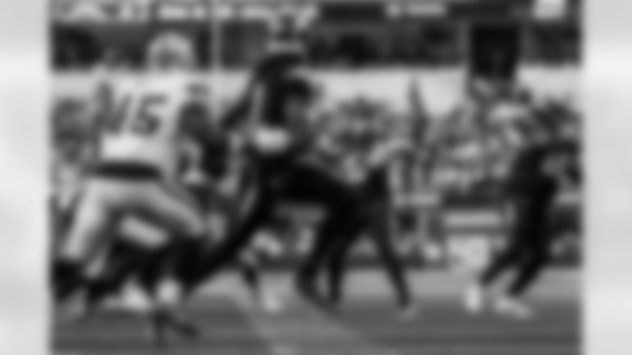 Take a look back at the best photos of Justin Herbert's 2025 campaign.