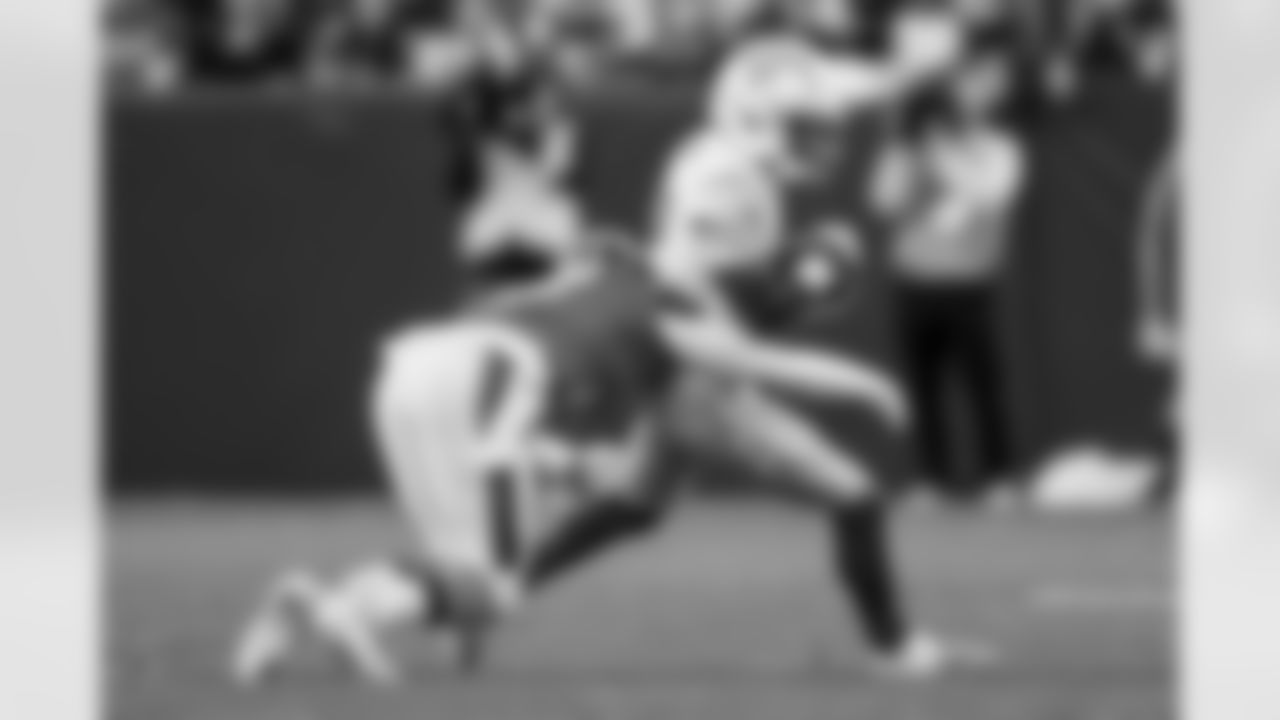 Check out the best shots from the Chargers Week 18 matchup against the Broncos!