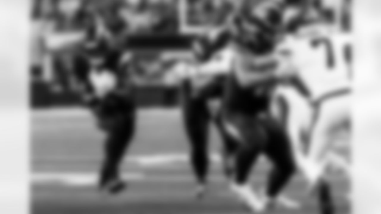 Check out the best shots from the Chargers Week 8 matchup against the Vikings!