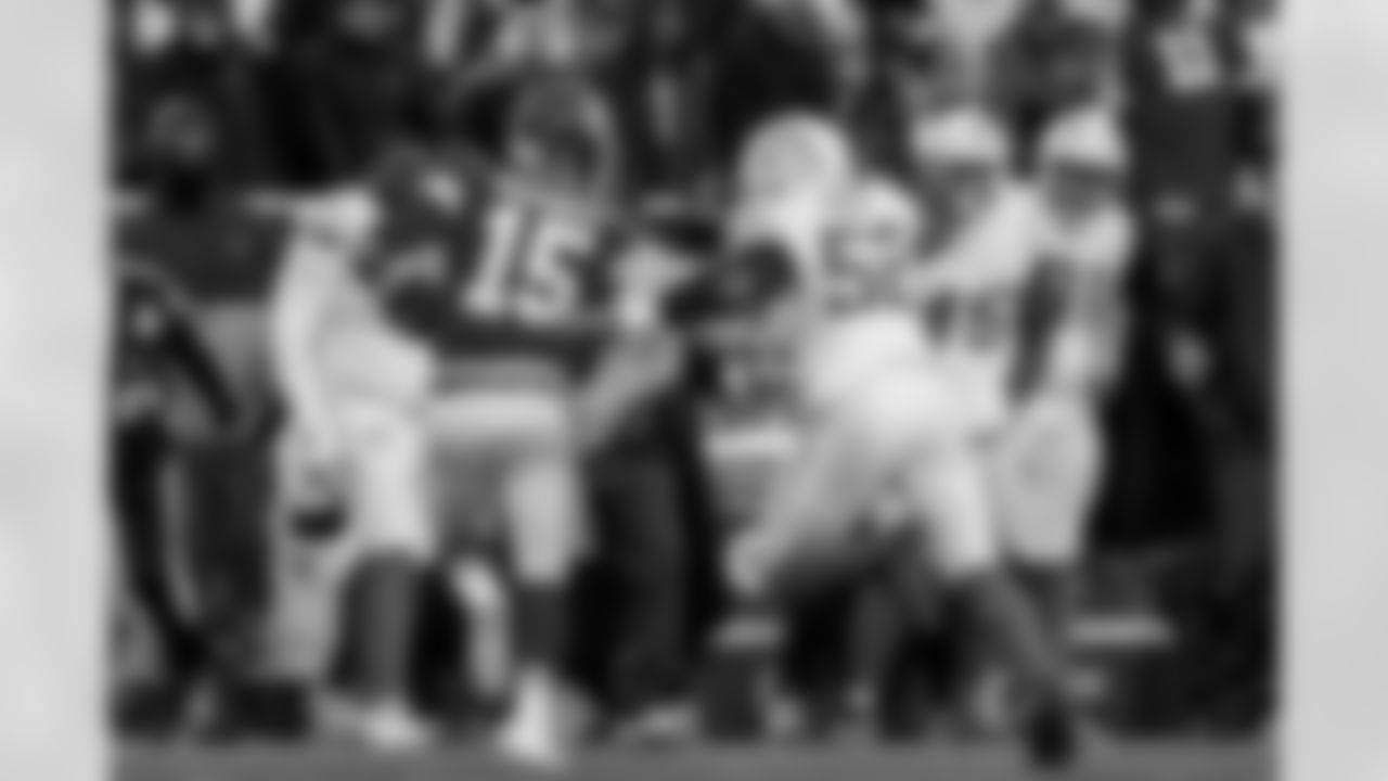 Check out the best shots from the Chargers Week 15 matchup against the Chiefs!