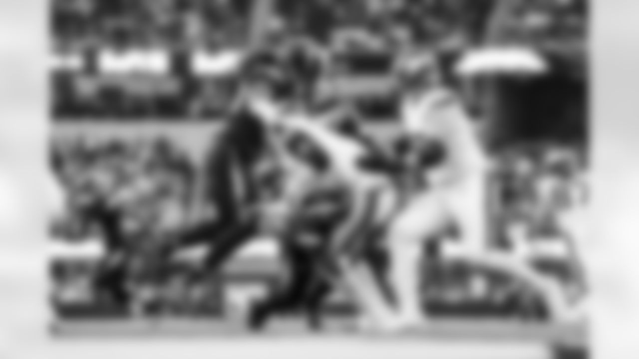 OLB Bud Dupree (48) and LB Daiyan Henley (0)