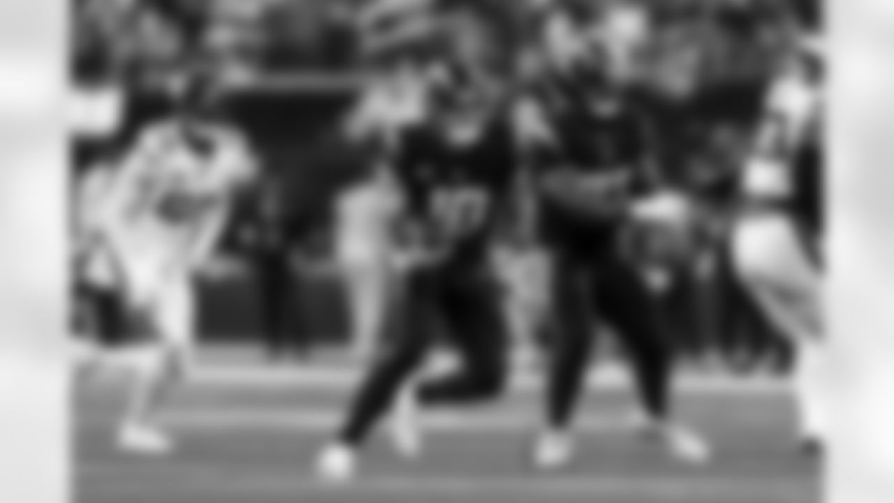 QB Justin Herbert (10)