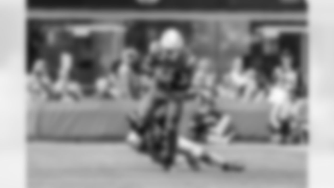 RB Omarion Hampton (8)