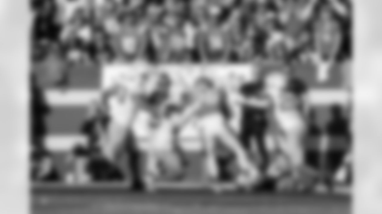 S Tony Jefferson (23) and LB Troy Dye (43)