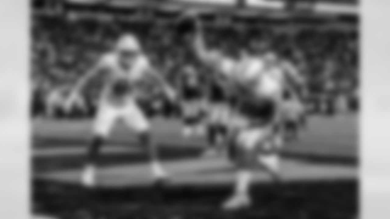 The Los Angeles Chargers play the Las Vegas Raiders on Sunday, January 5, 2025 at Allegiant Stadium in Las Vegas, NV.
[FINAL SCORE: LAC 34 - LV 20]