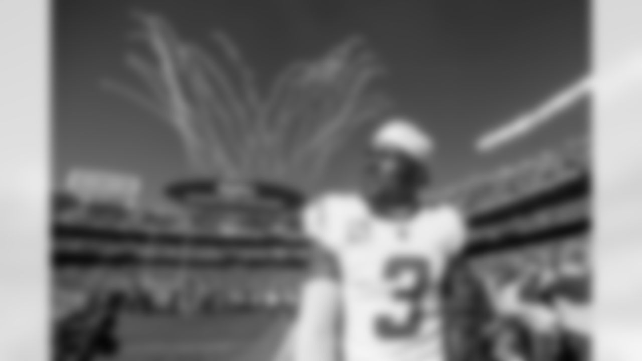 Check out the best shots from the Chargers Week 15 matchup against the Chiefs!