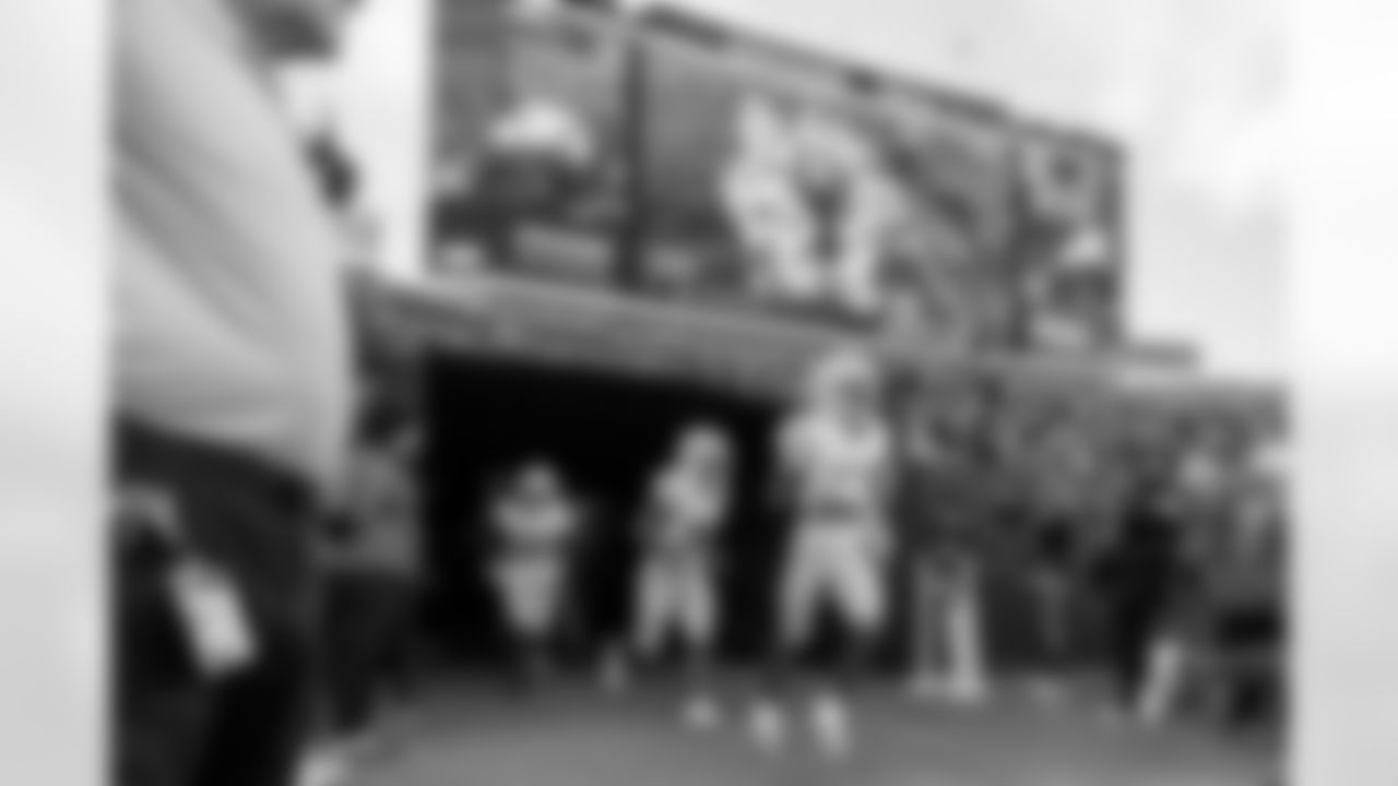 Check out the best shots from the Chargers Week 18 matchup against the Broncos!