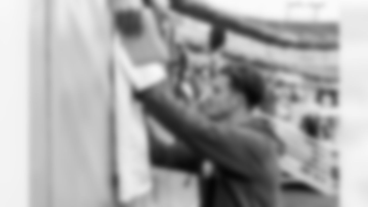 Check out the best shots from the Chargers Week 9 matchup against the Titans!