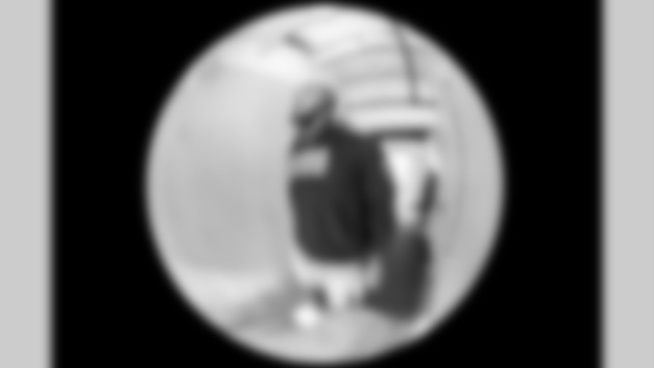 DL Da'Shawn Hand (91)