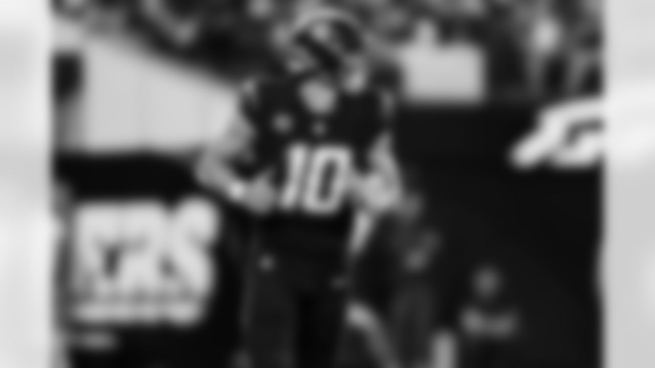 QB Justin Herbert (10)