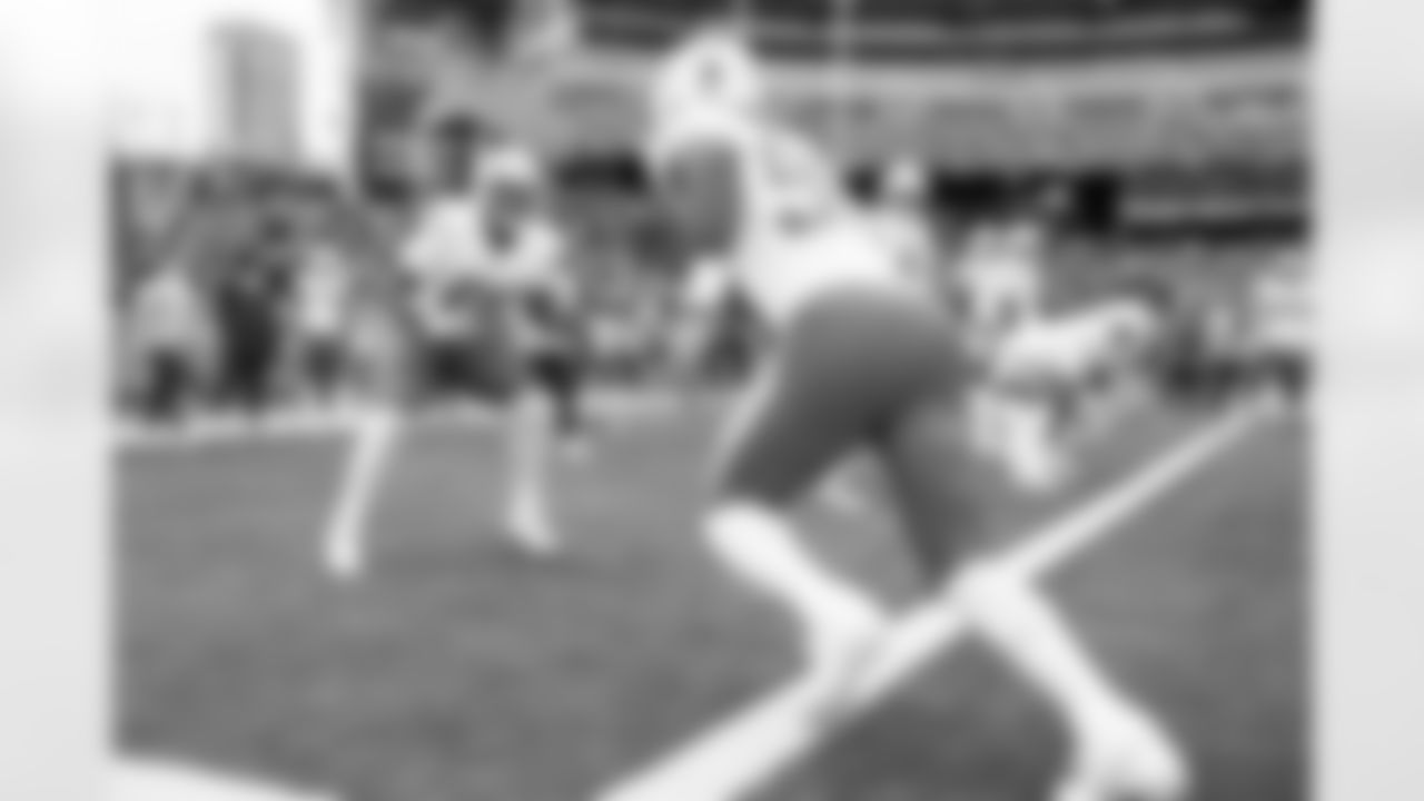 Check out the best shots from the Chargers Week 9 matchup against the Titans!