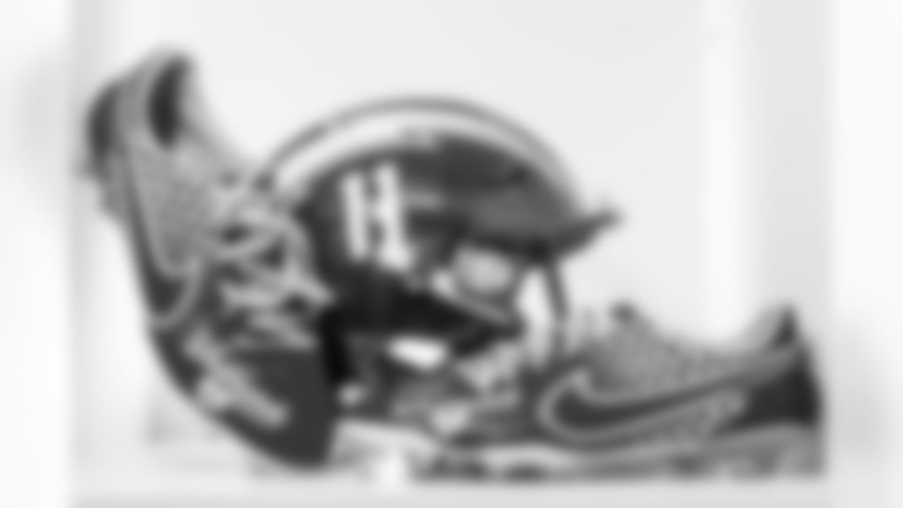 Check out the best shots from the Chargers Week 13 matchup against the Raiders!