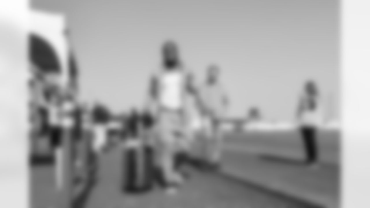 Los Angeles Chargers LB Denzel Perryman (6) travels to Dallas on Saturday, Dec. 20, 2025 for the Week 16 regular season matchup against the Dallas Cowboys.