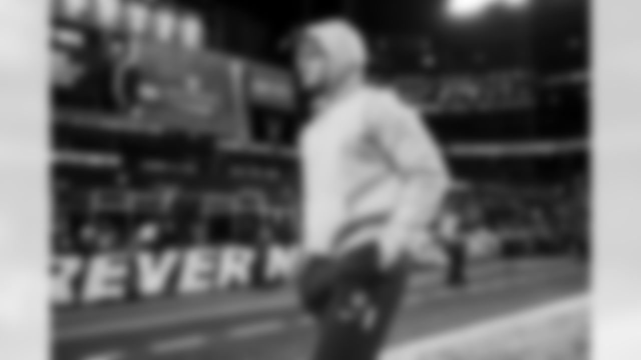 DB Elijah Molden (2)