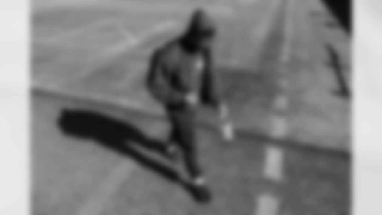 Los Angeles Chargers OLB Odafe Oweh (98) travels to New England on Friday, Jan. 9, 2025 for the Wild Card matchup against the New England Patriots.