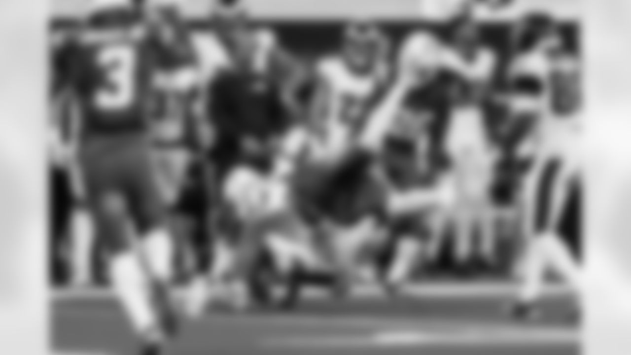 S RJ Mickens (27) and LB Denzel Perryman (6)