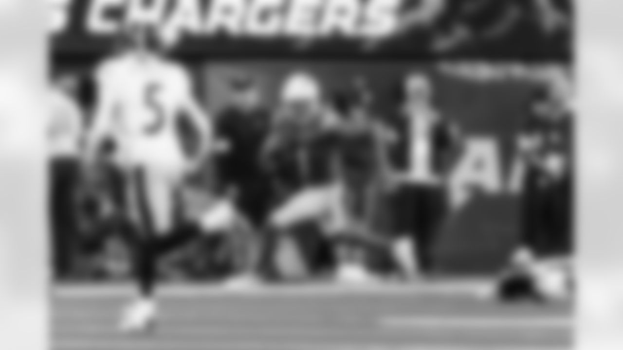 Check out the best shots from the Chargers Week 10 matchup against the Steelers!