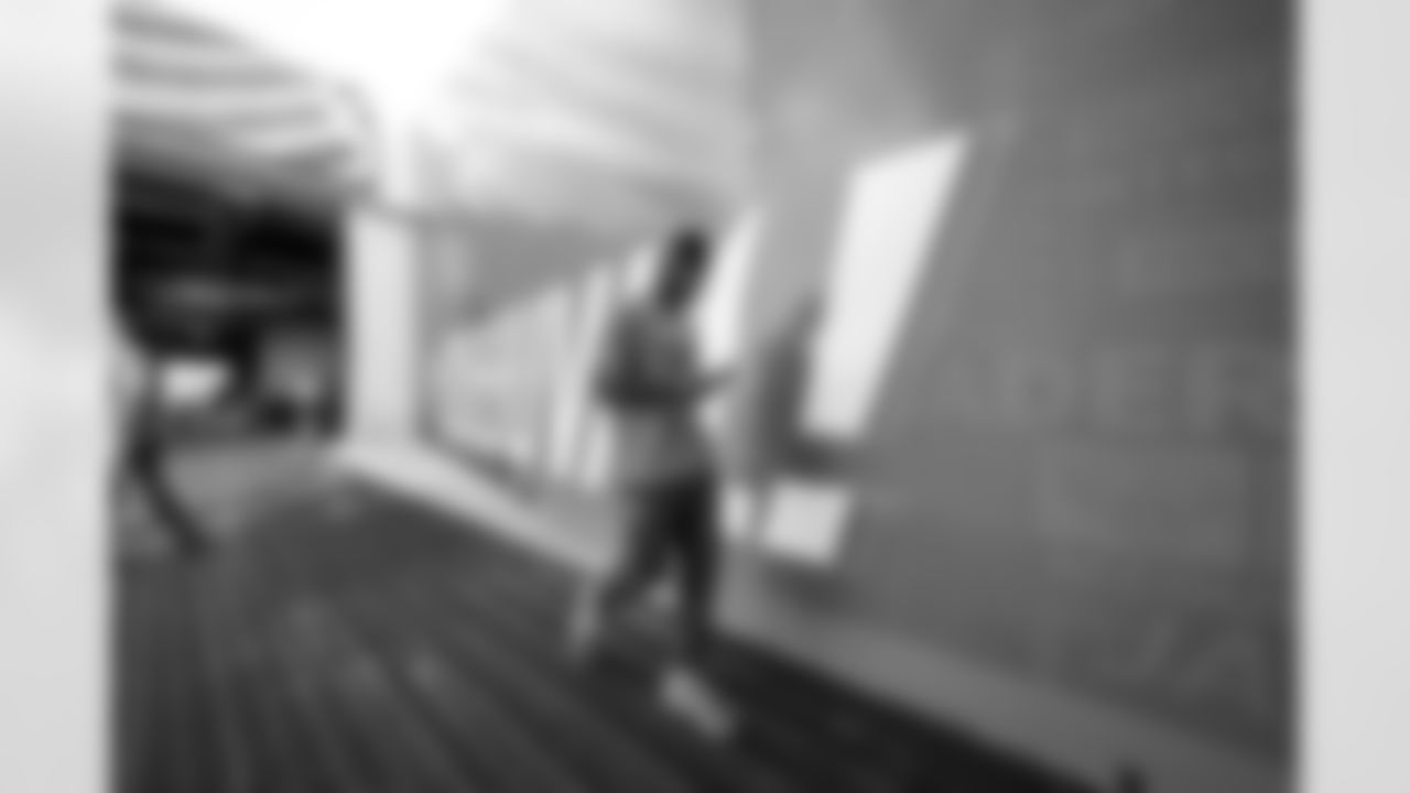 LB Emany Johnson (38)