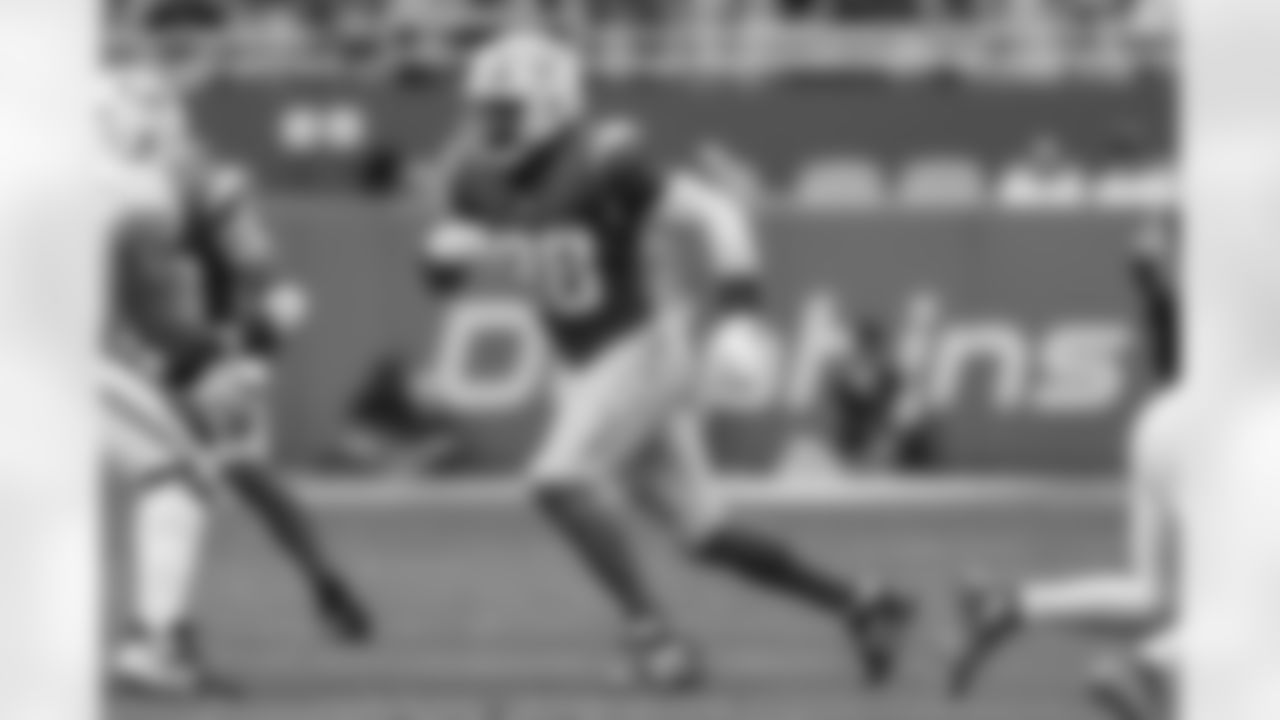 Take a look at the best photos of Chargers 2026 free agent Odafe Oweh