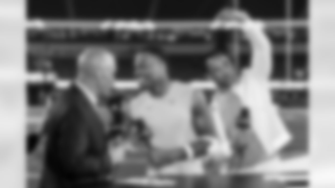 The Los Angeles Chargers play the Pittsburgh Steelers on Sunday, November 9, 2025 at SoFi Stadium in Inglewood, CA.
[FINAL SCORE: LAC 25 - PIT 10]