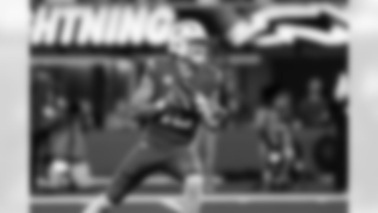 QB Justin Herbert (10)