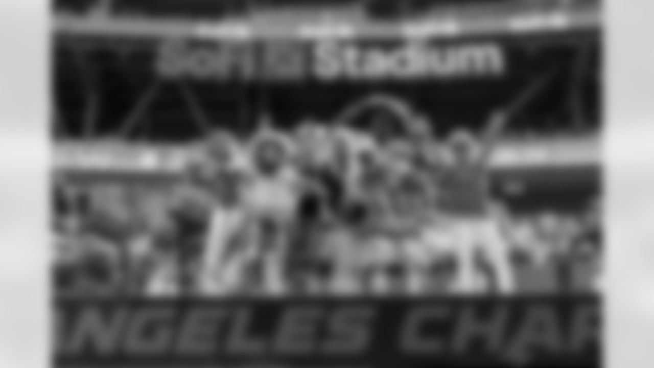 The Los Angeles Chargers play the Washington Commanders on Sunday, October 5, 2025 at SoFi Stadium in Inglewood, CA.
[FINAL SCORE: WAS 27 - LAC 10]