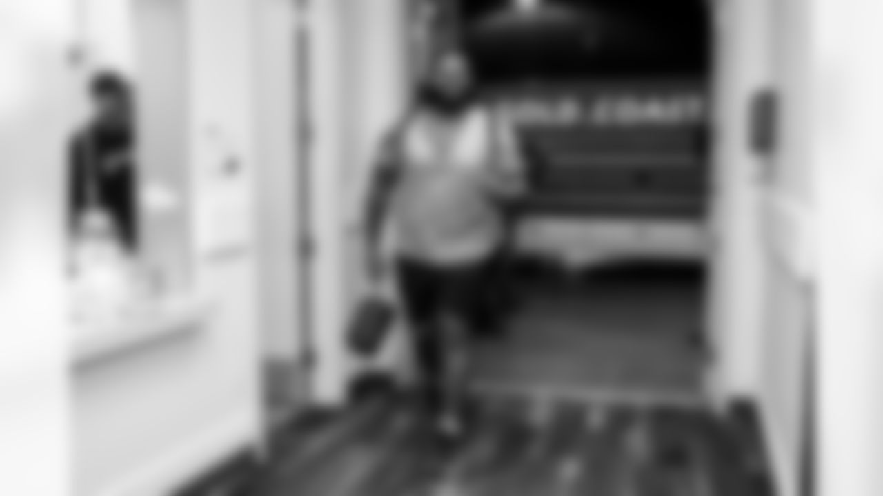 OL Jamaree Salyer (68)