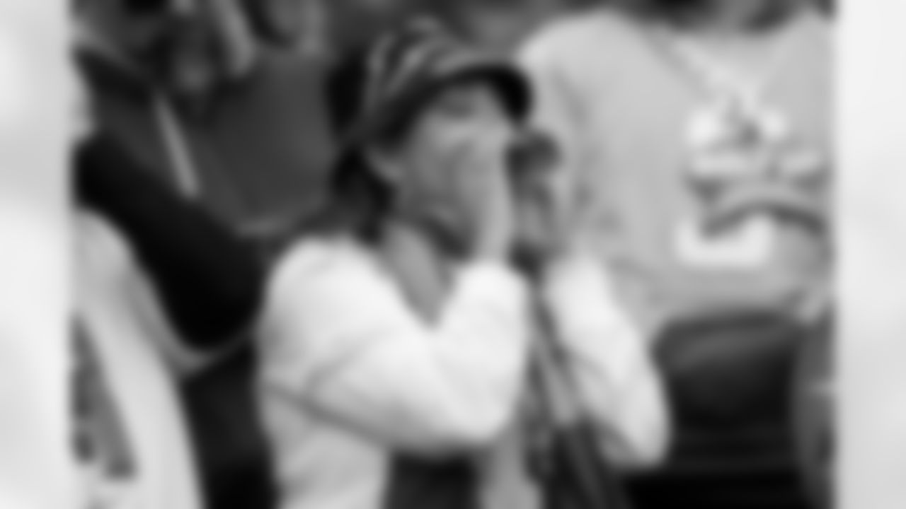 Check out the best shots from the Chargers Week 9 matchup against the Titans!