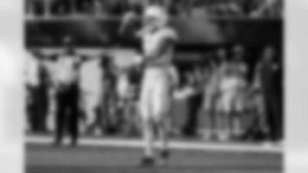 Check out the best shots from the Chargers Week 7 matchup against the Colts!