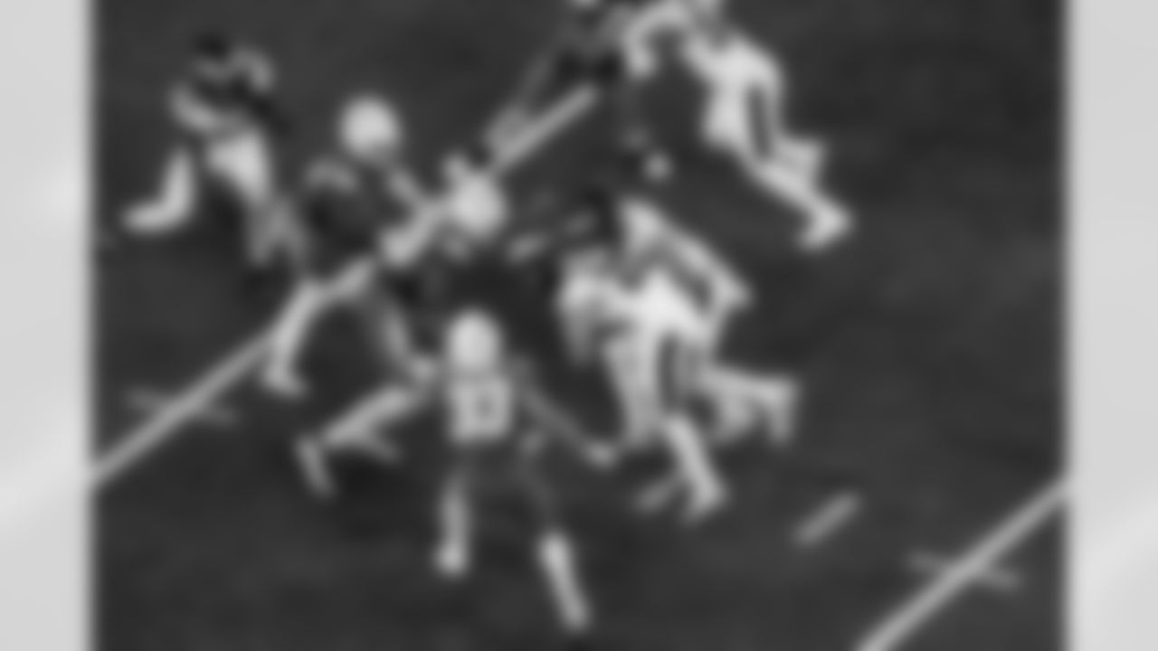 DB Deane Leonard (33) and LB Del'Shawn Phillips (53)