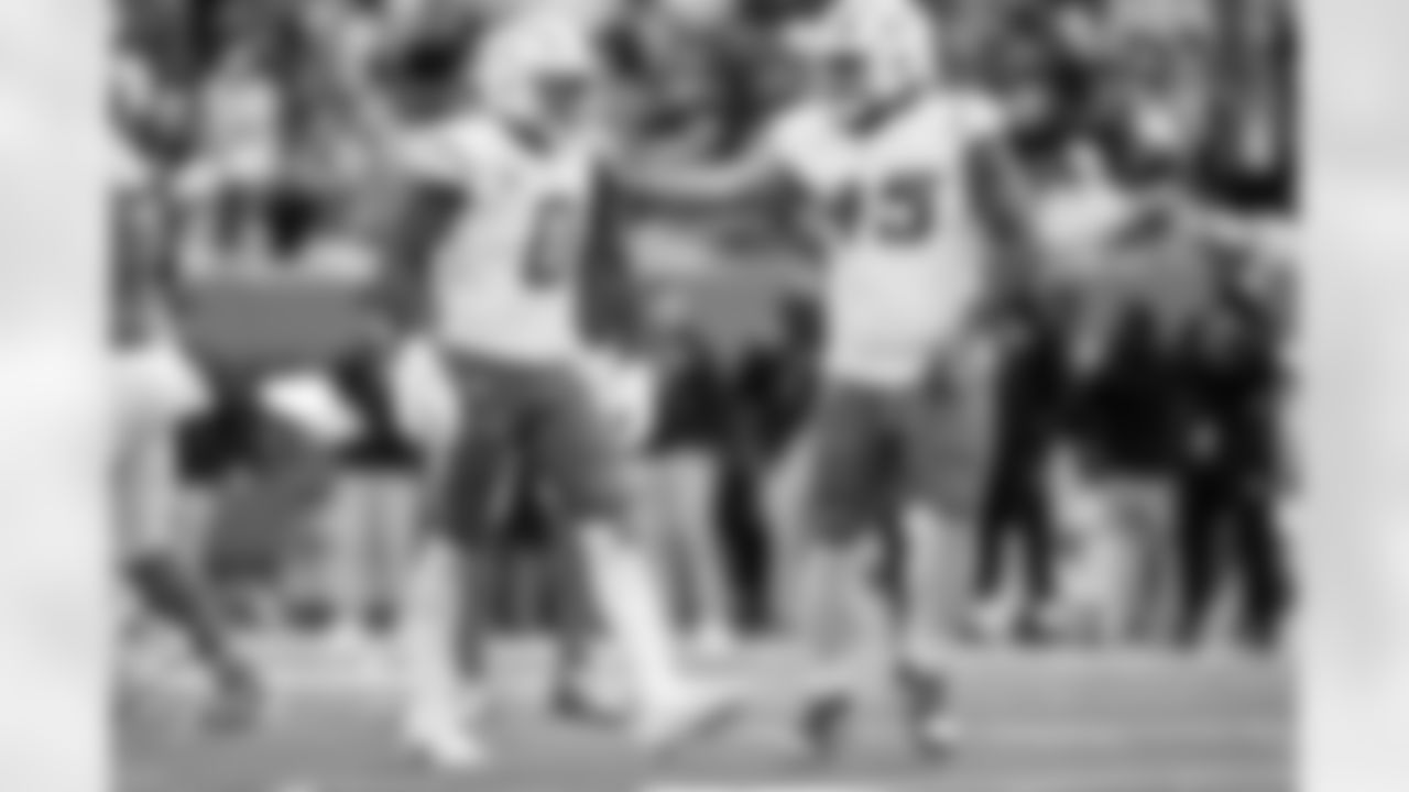 Check out the best shots from the Chargers Week 9 matchup against the Titans!