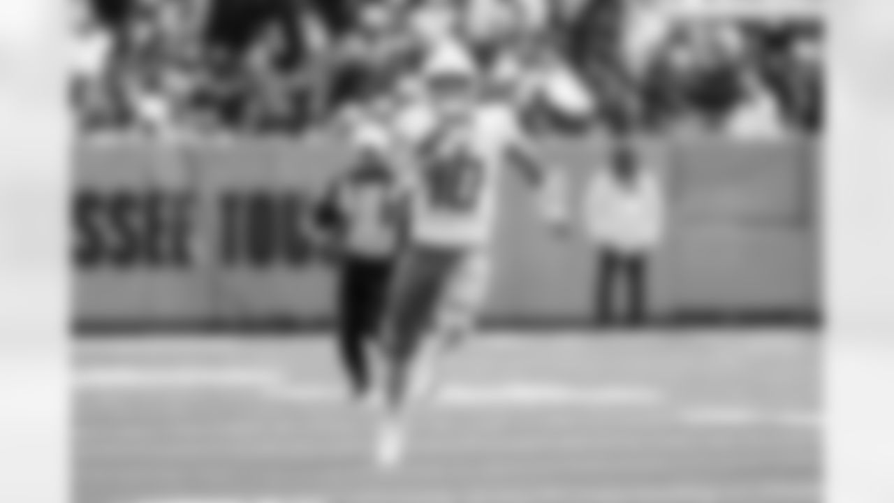 QB Justin Herbert (10)