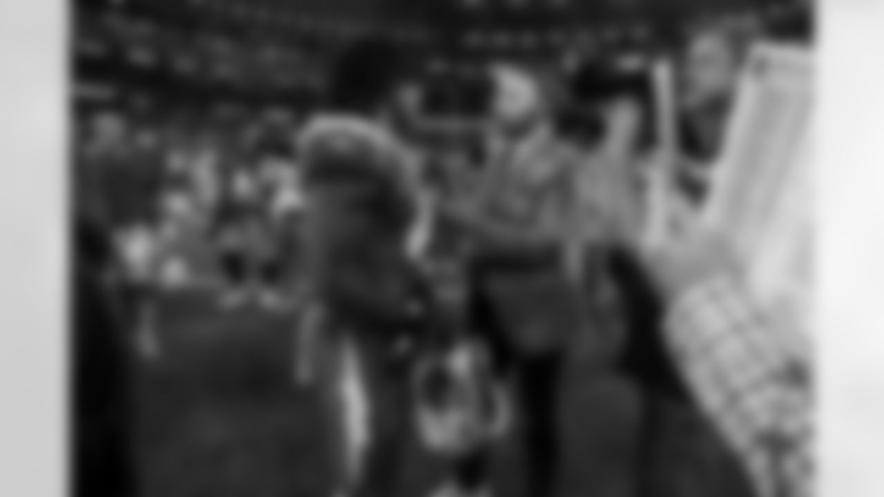 RB Omarion Hampton (8)