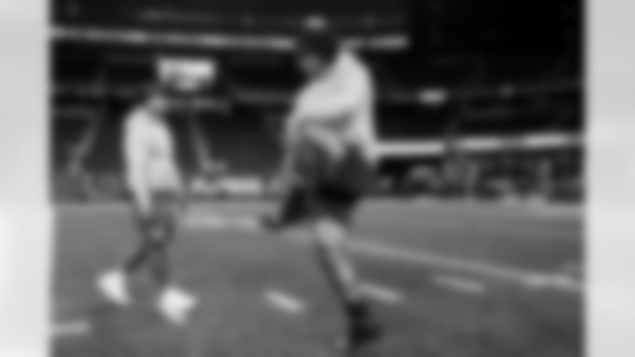 RB Omarion Hampton (8)