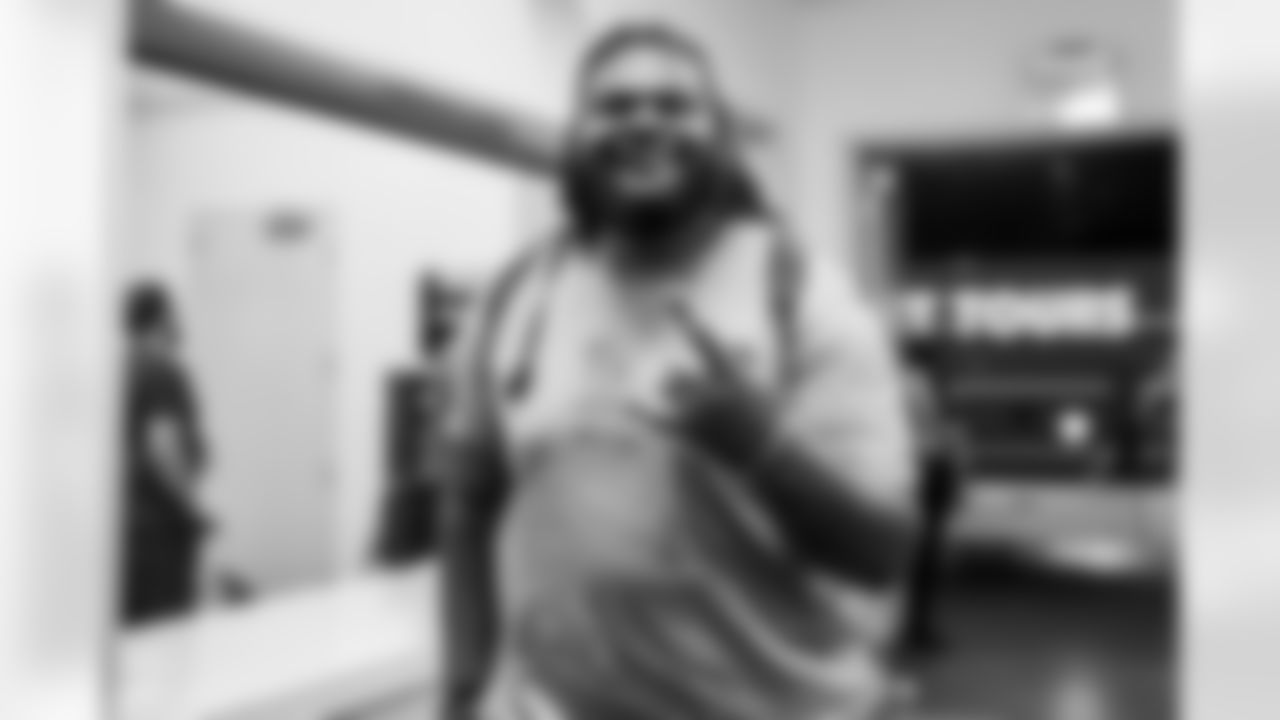 OL Jamaree Salyer (68)
