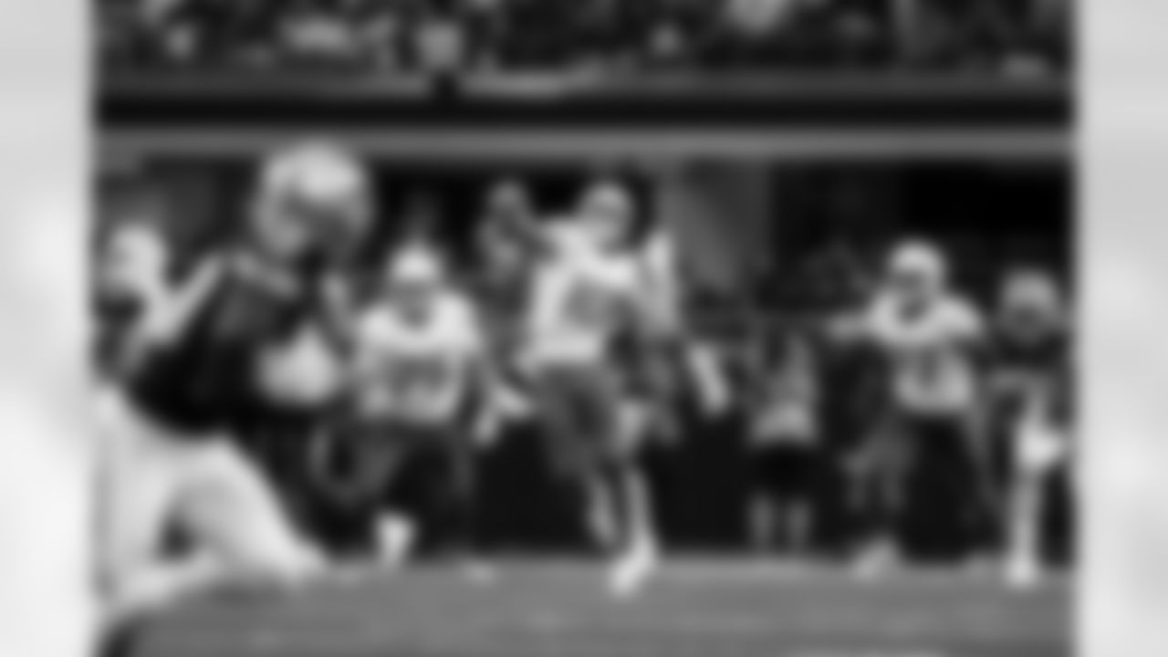 QB Justin Herbert (10)