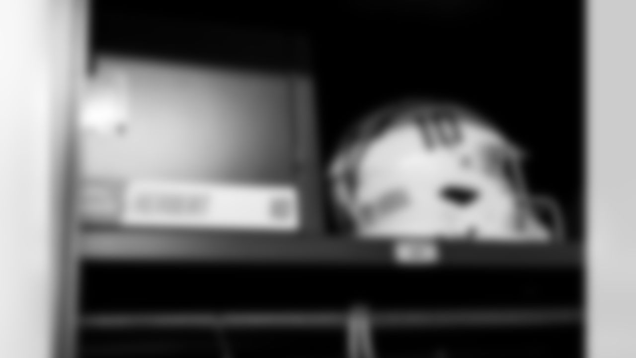 QB Justin Herbert (10)