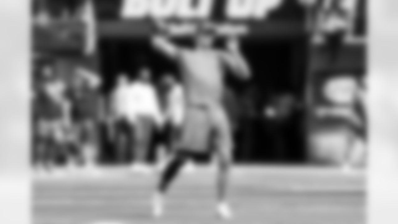 QB Justin Herbert (10)